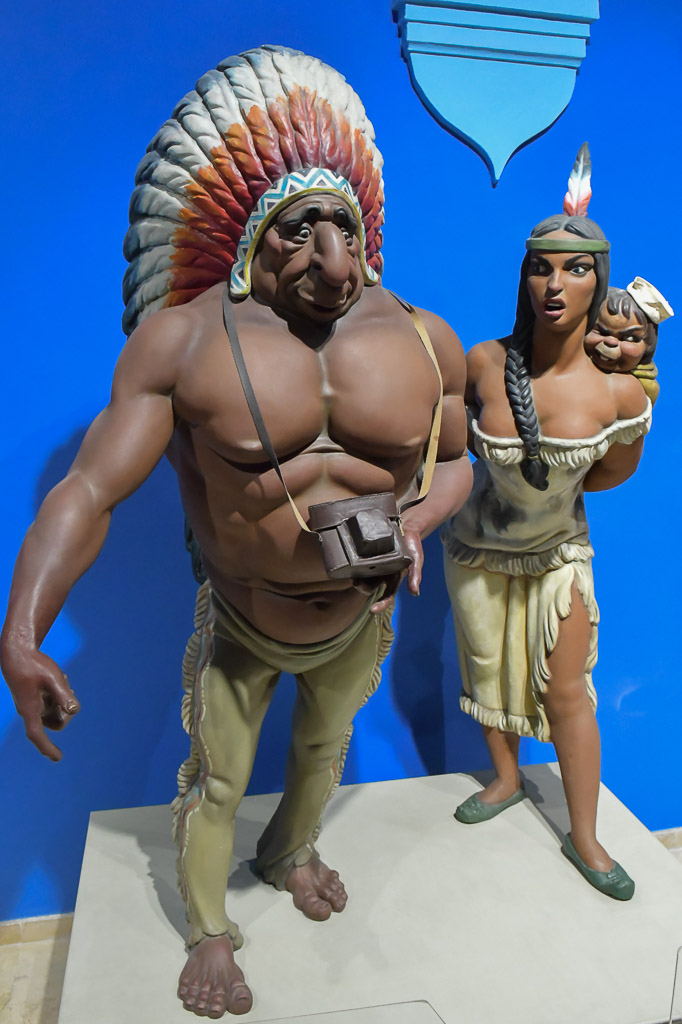 Figur eines Indianers mit einer Frau