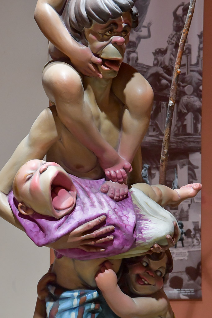 Karikaturfigur mit einem Baby