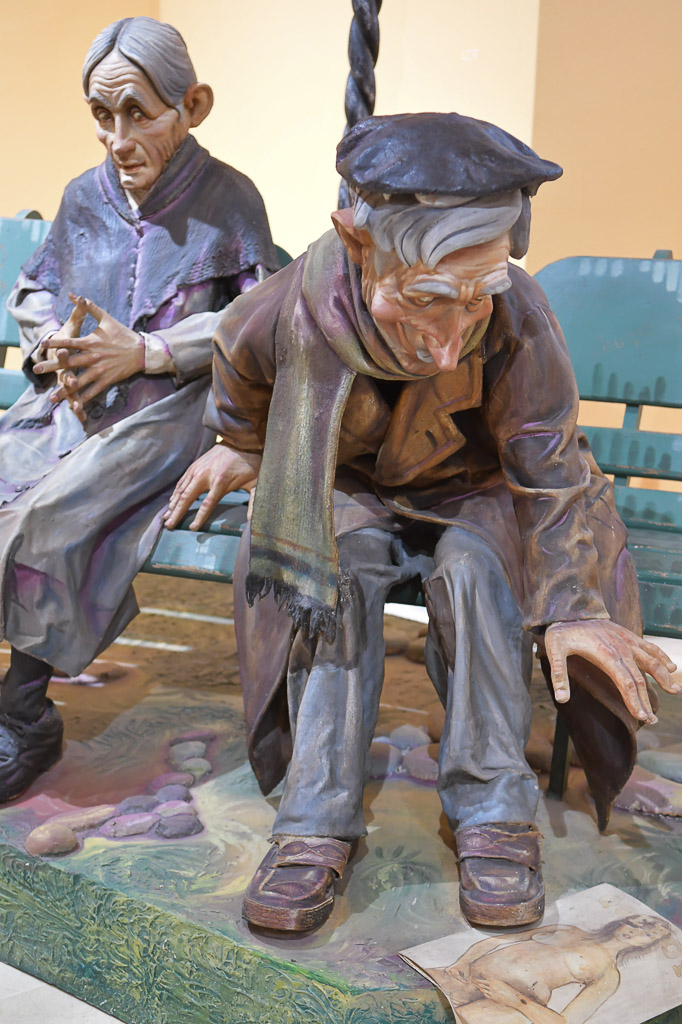 Figur eines alten Mannes mit Kappe