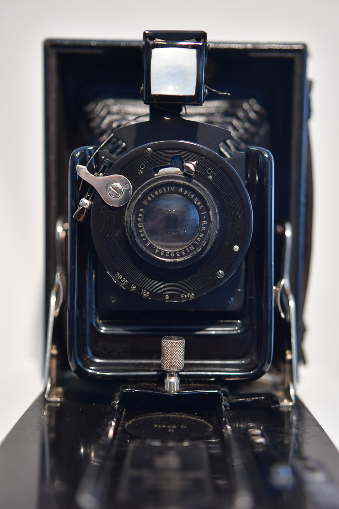 Alte Plattenkamera im Hochformat