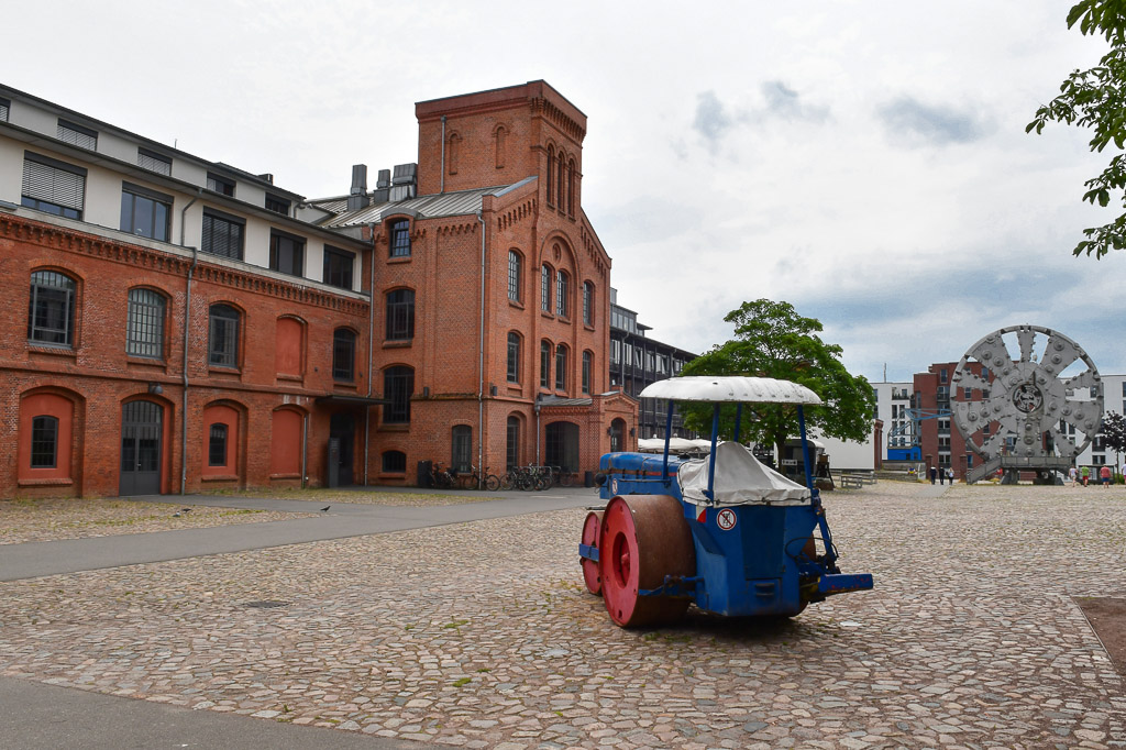 Hof mit Schneidrad der Tunnelbohrmaschine