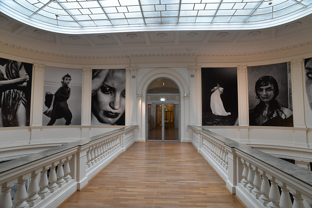 Treppenhalle des Museums