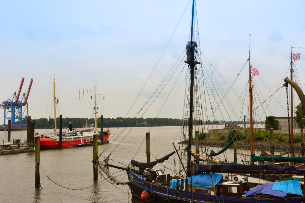 Museumshafen mit historischen Schiffen