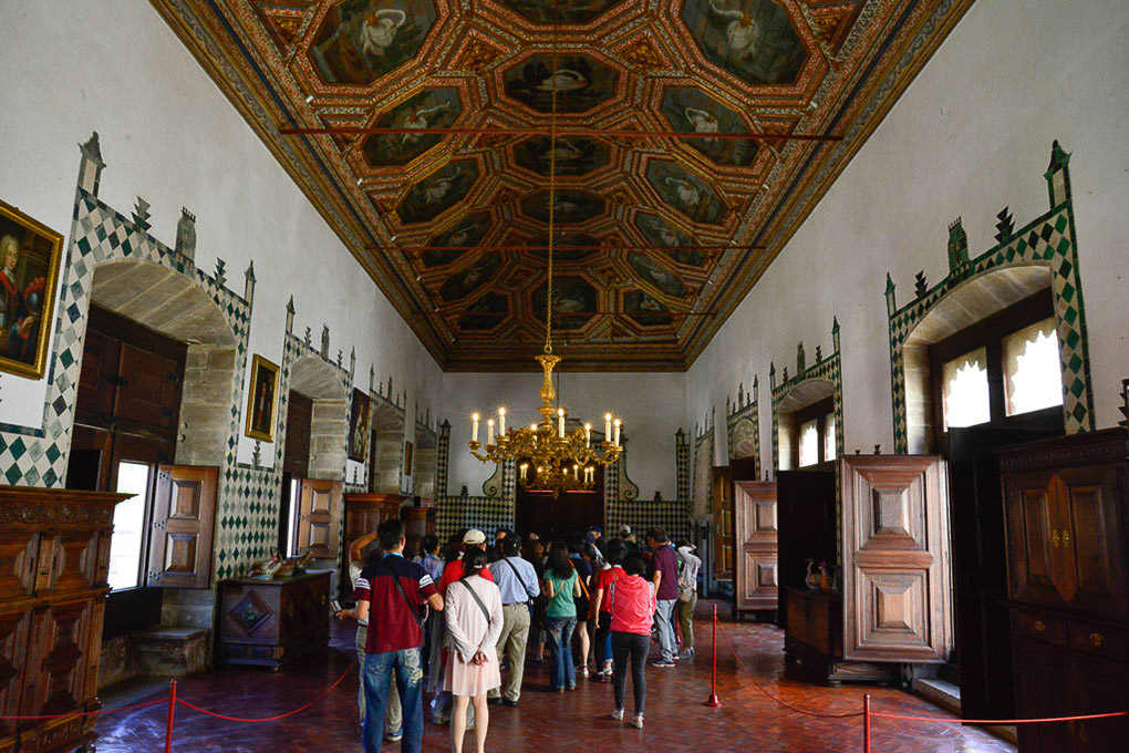 Saal mit Kassettendecke