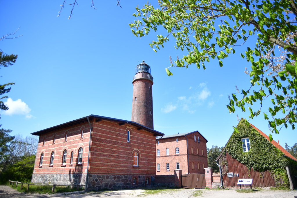 Leuchtturm Darßer Ort mit Gebäuden