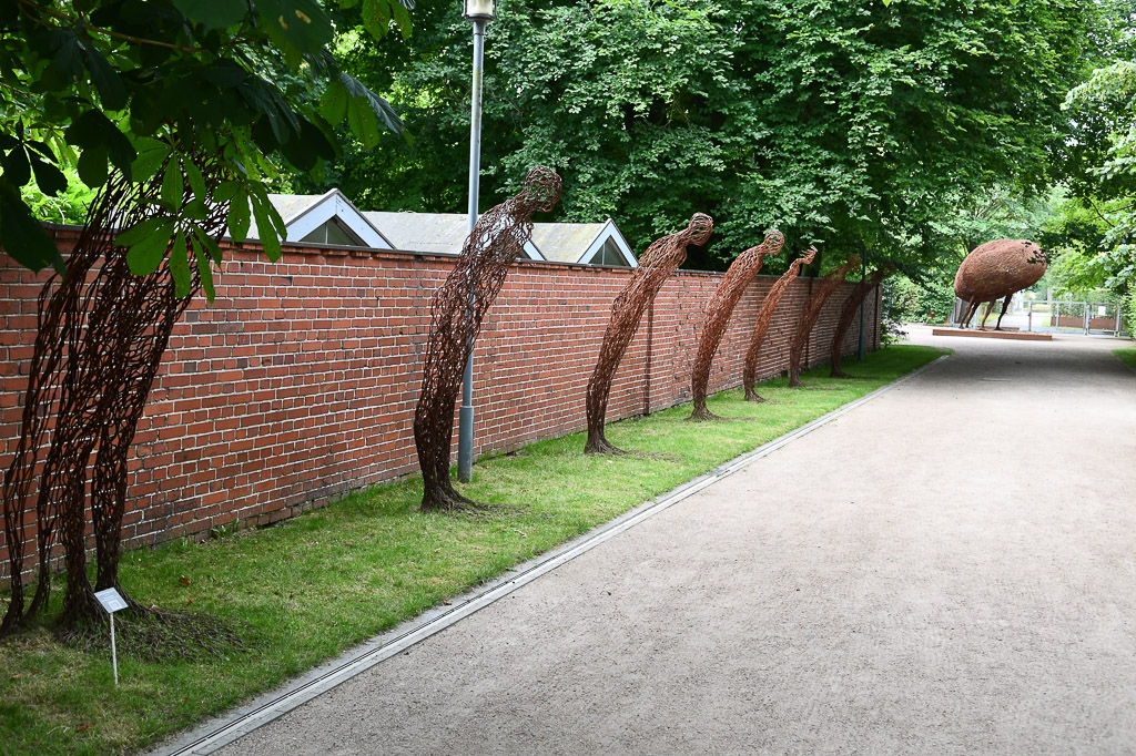 Weg und Steinkreis im Park
