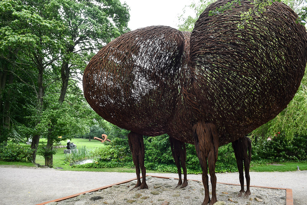 Große Skulptur im Park