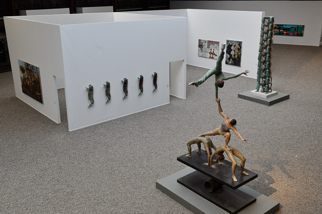 Skulptur im Ausstellungsraum