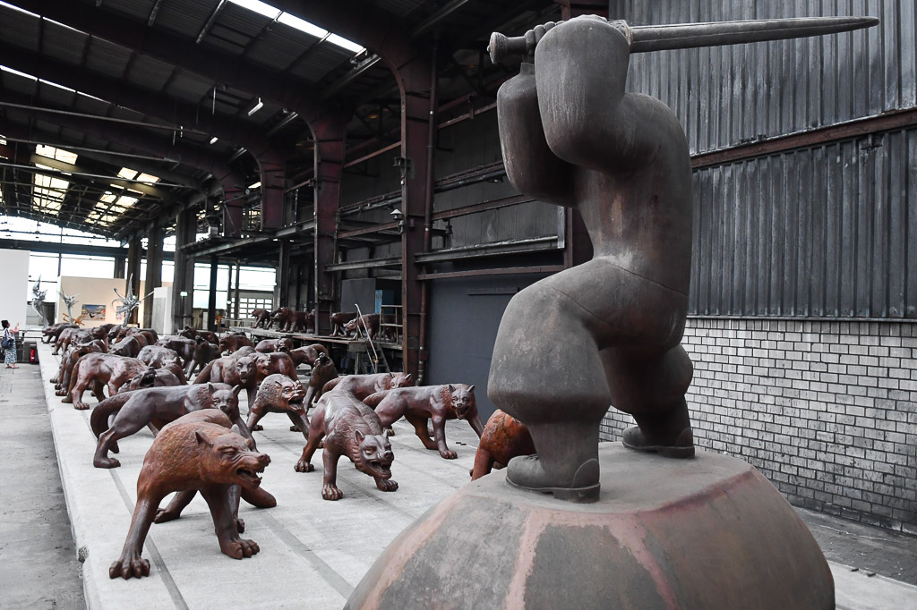 Tierskulpturen in der Halle