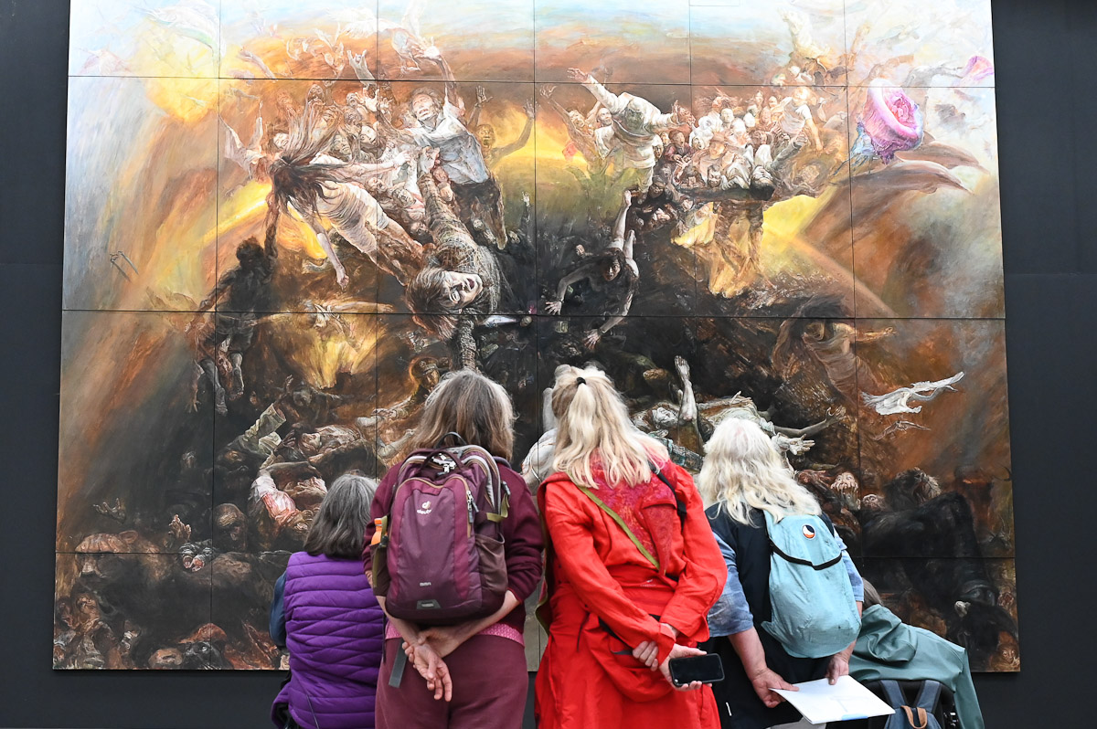 Monumentale Gemälde mit Besuchern