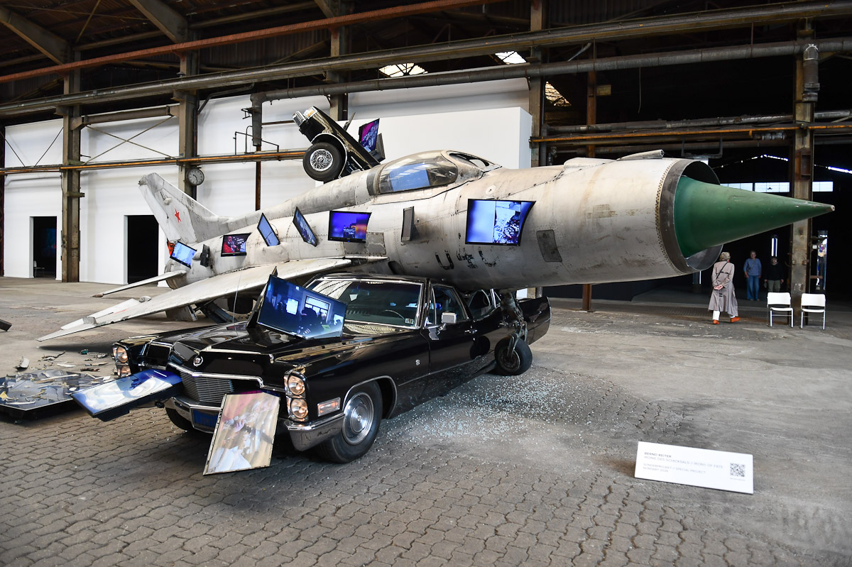 Flugzeug-Installation in der Halle