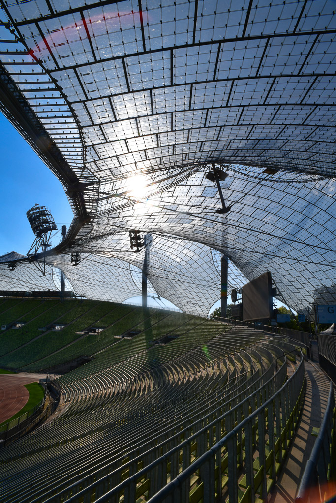 Zeltdach des Olympiastadions im Hochformat