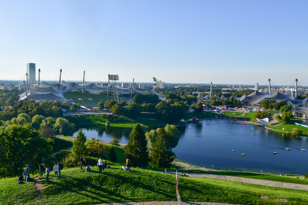 Blick auf den Olympiasee und den Park