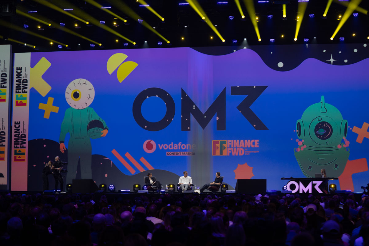 Bühne mit OMR-Logo und Publikum