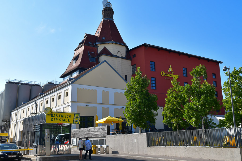 Gebäude der Ottakringer Brauerei mit Turm