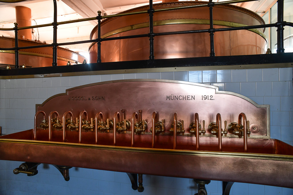 Kupferkessel mit Zapfhähnen