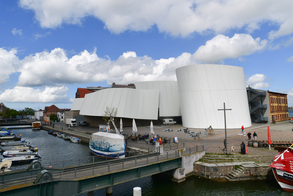 Ozeaneum am Hafen