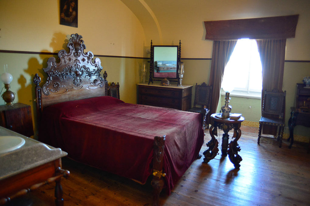 Schlafzimmer mit Bett