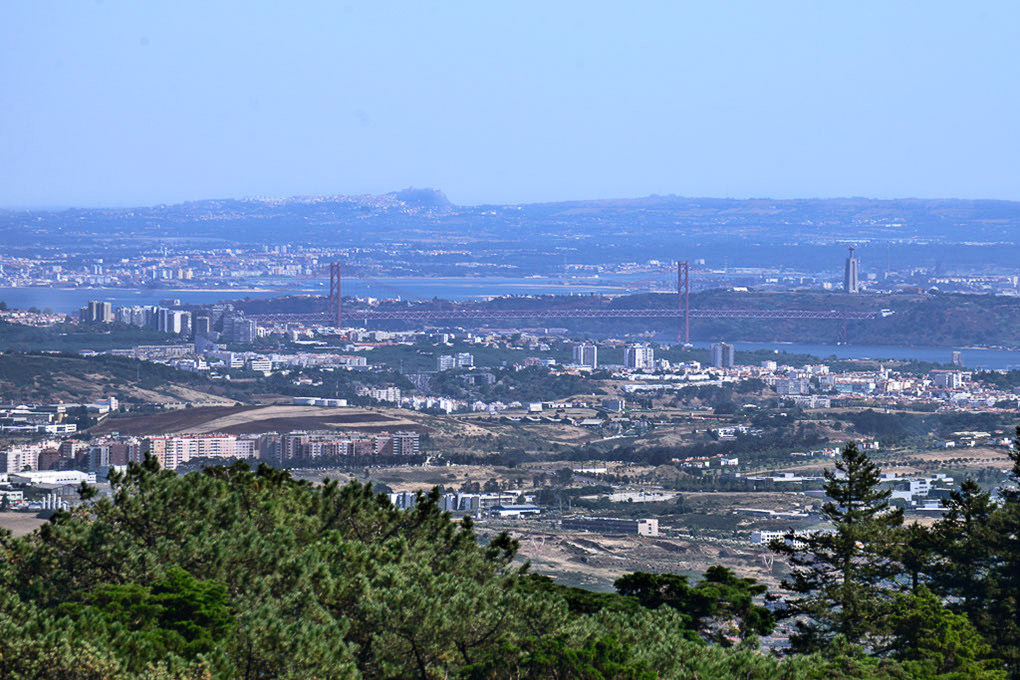 Blick auf die Küste und Lissabon