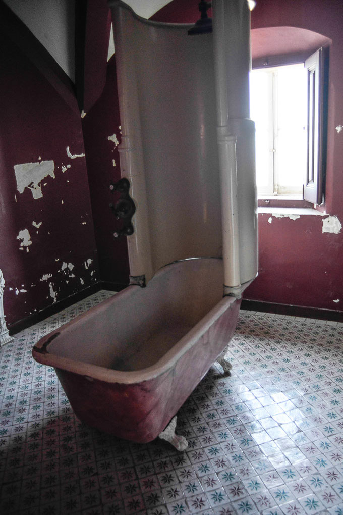 Badezimmer mit Wanne