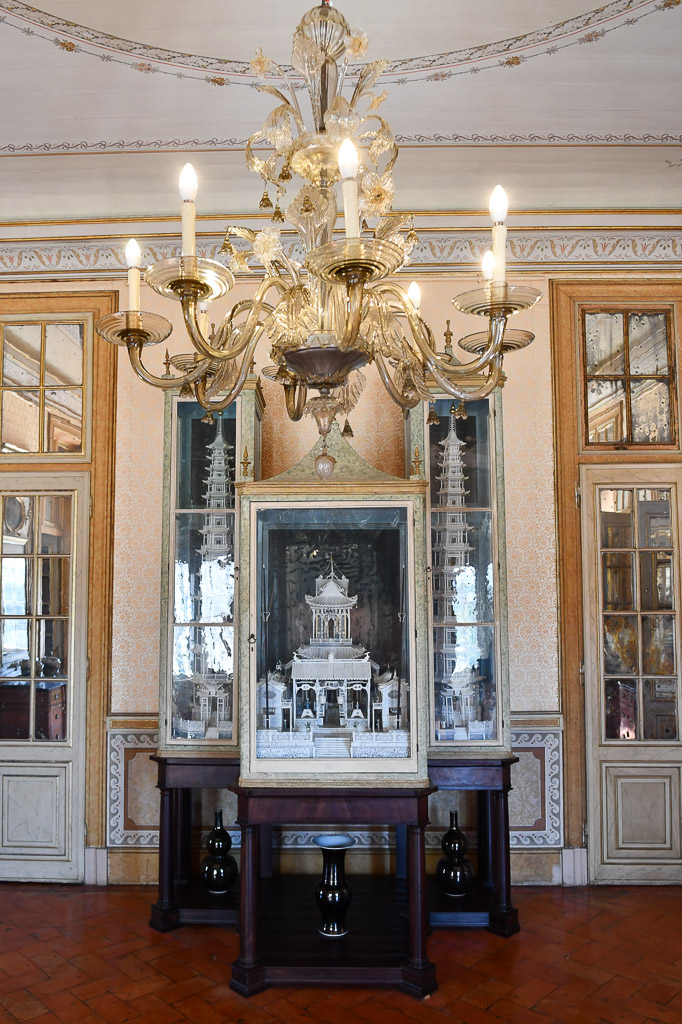 Raum mit Kronleuchter
