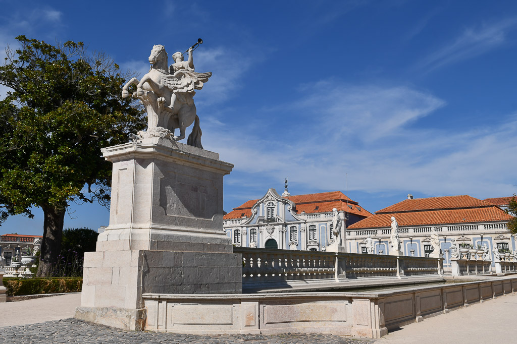 Statue vor dem Palast