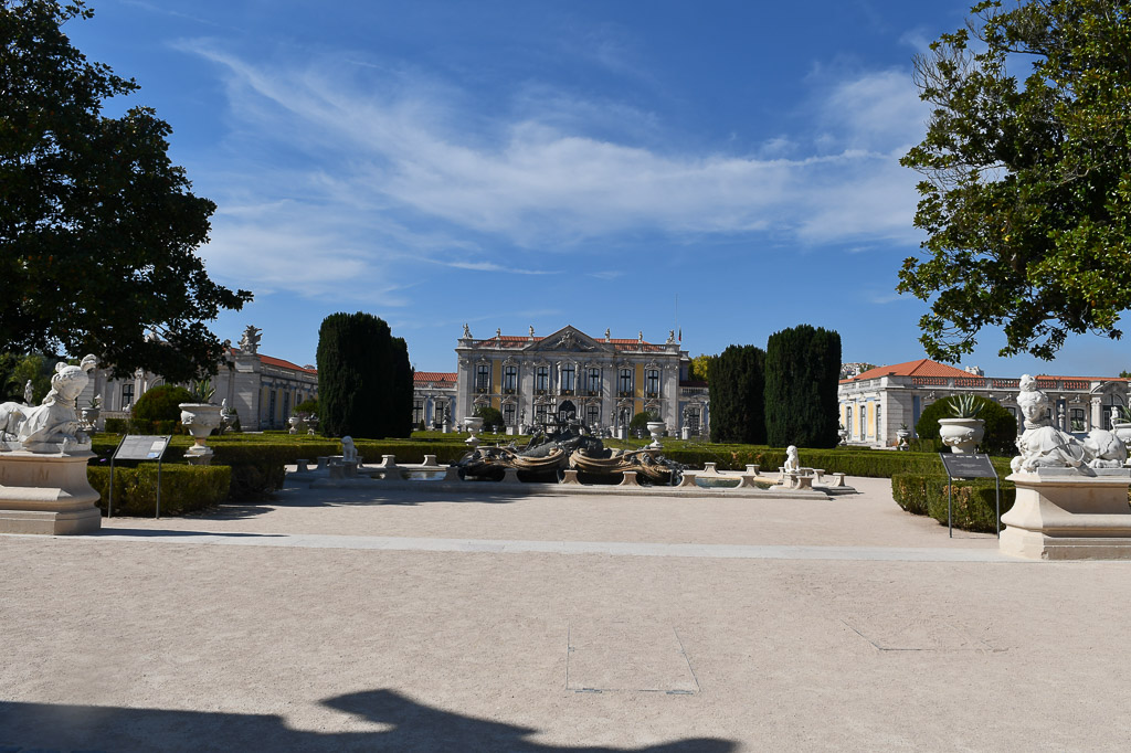 Gartenweg vor dem Palast