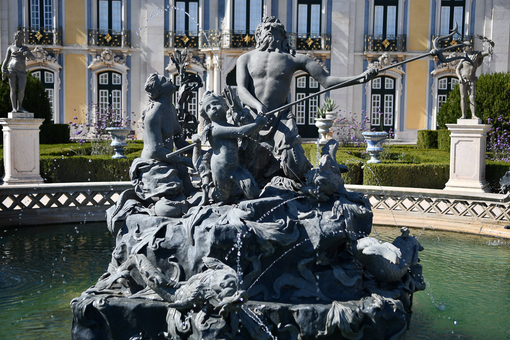 Skulpturengruppe im Brunnen