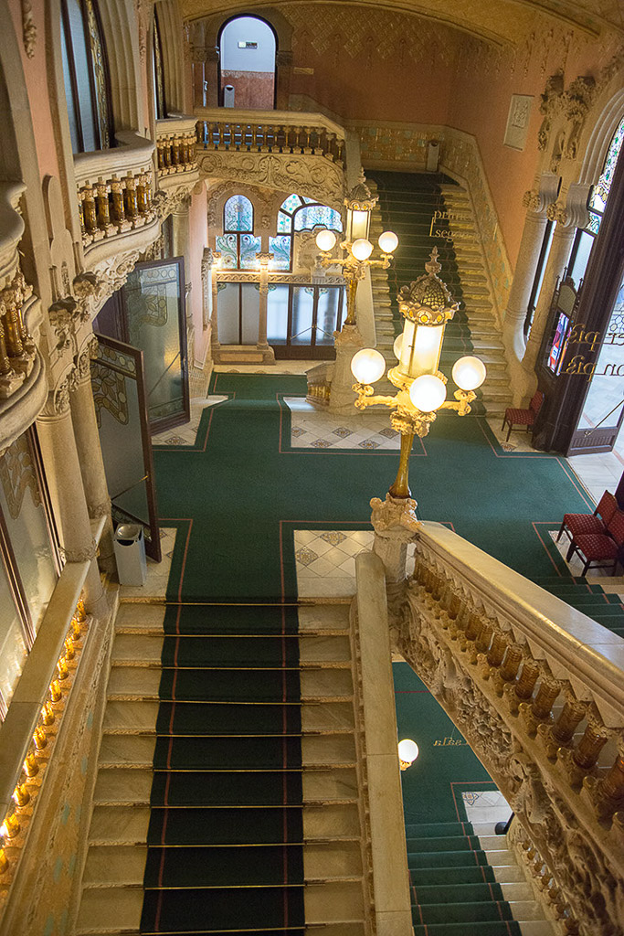 Blick von oben auf ein Treppenhaus