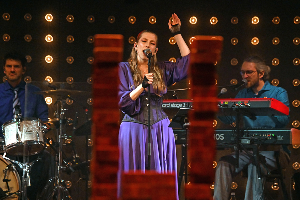 Sängerin mit Band