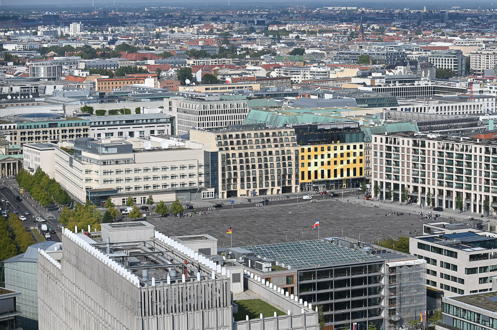 Platz und Gebäude von oben