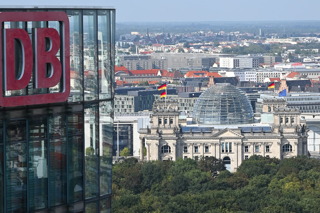 DB-Tower und Reichstag