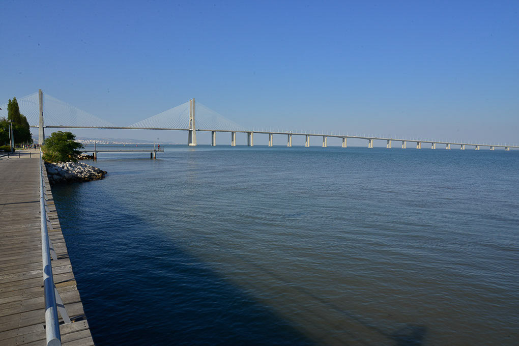 Blick auf den Tejo und die Vasco-da-Gama-Brücke