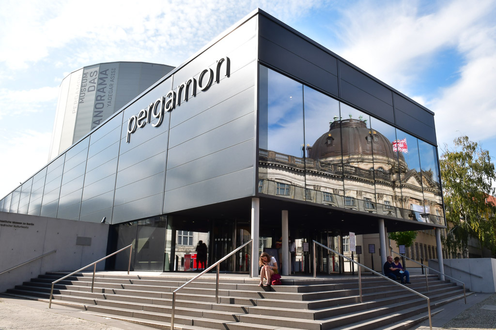 Gebäude „pergamon“ mit Glasfassade