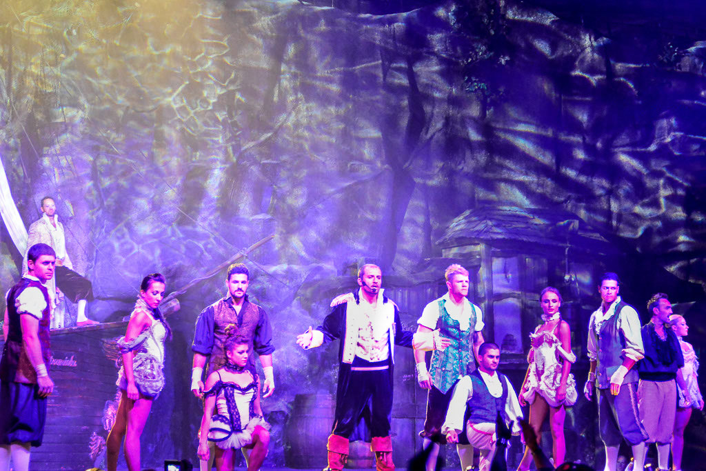 Ensemble auf der Bühne