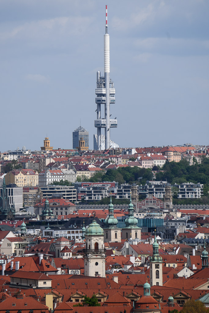 Fernsehturm in der Ferne