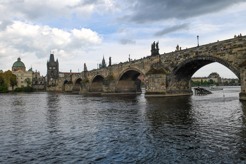 Karlsbrücke von der Moldau