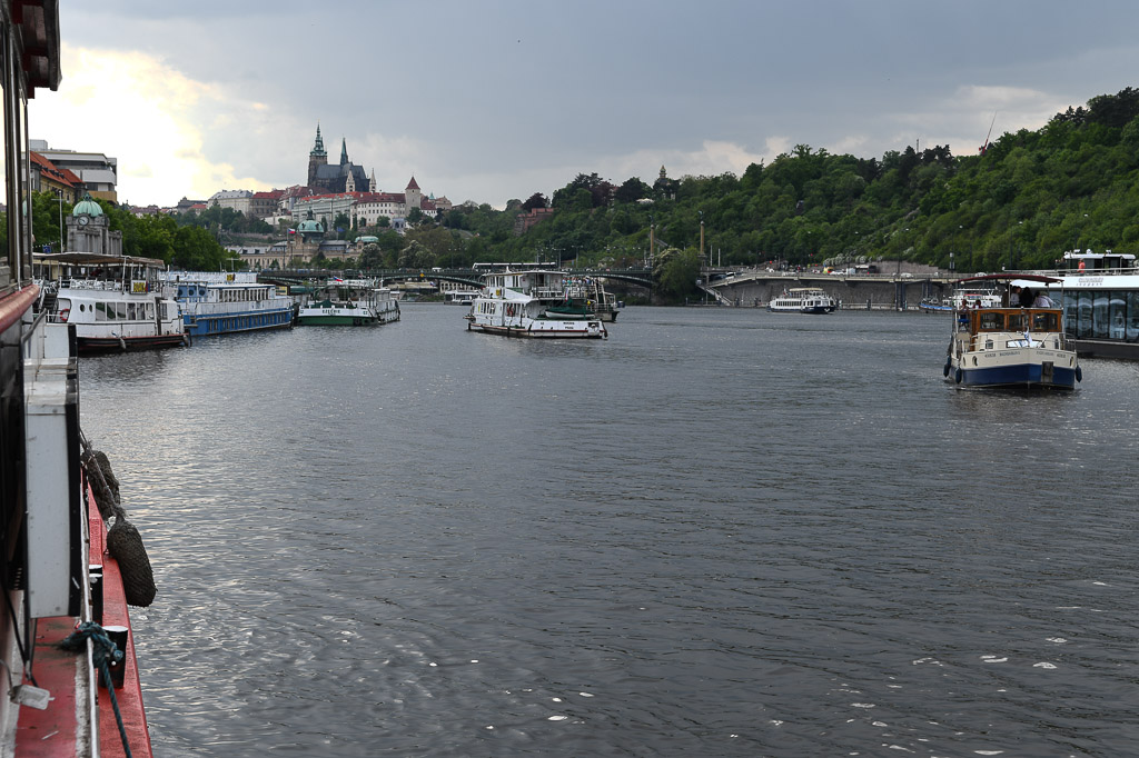Ausflugsschiffe auf der Moldau