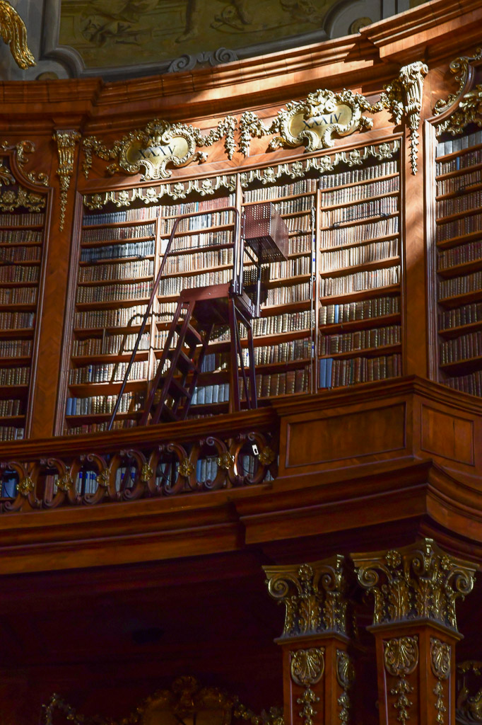 Bücherregale mit Galerie im Hochformat