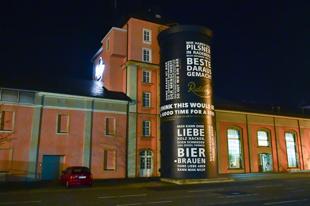 Brauereigebäude mit Pilsner-Schriftzug
