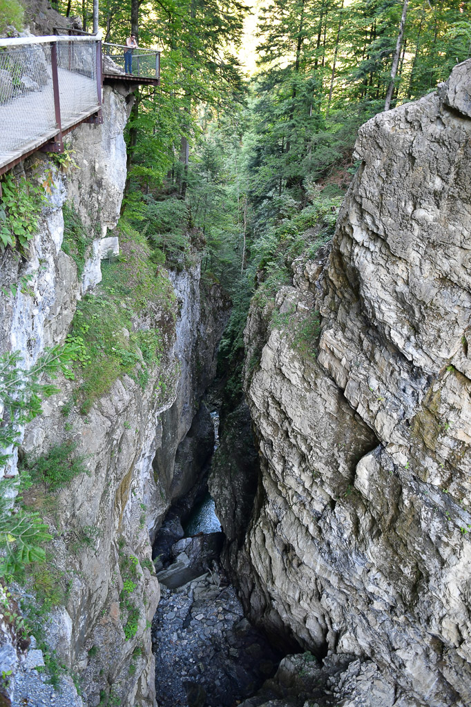 Felswand der Schlucht im Hochformat