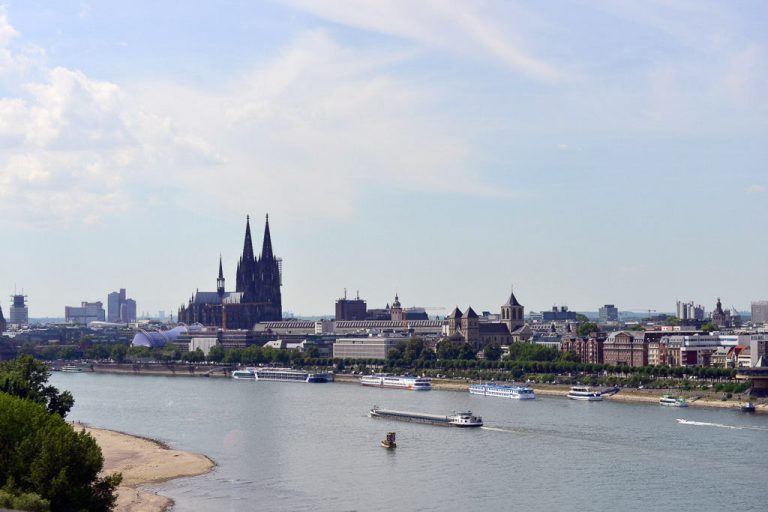 Blick auf Rhein und Dom