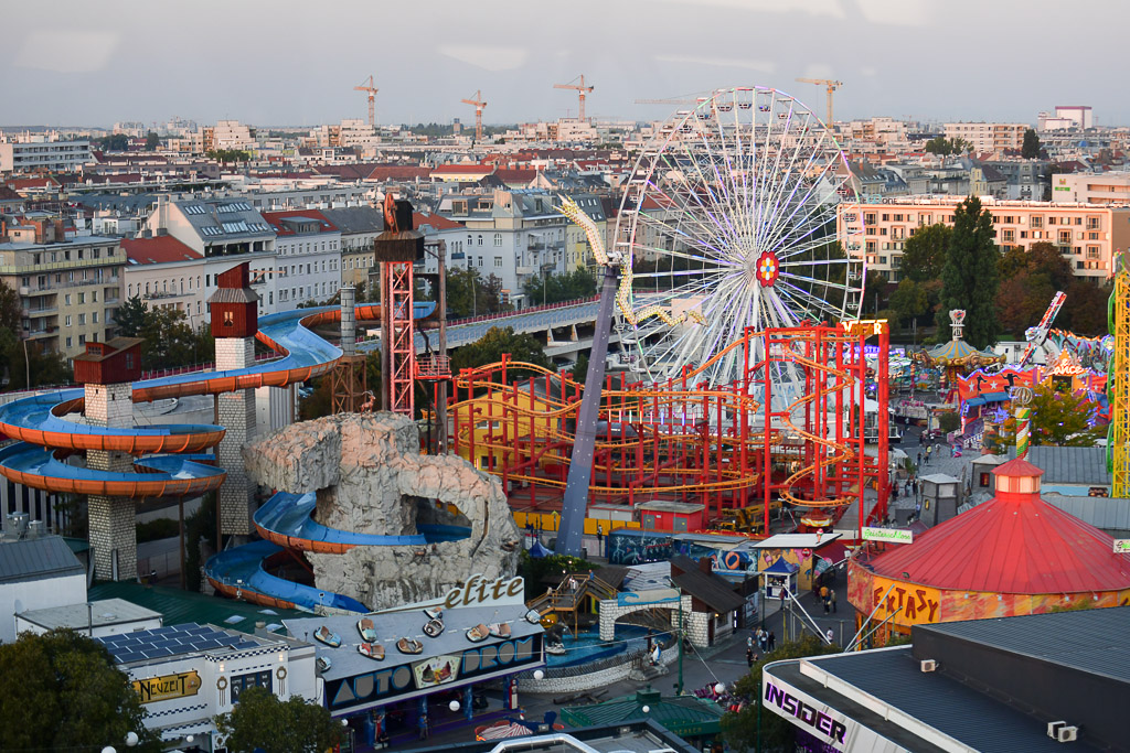 Fahrgeschäfte im Prater von der Kabine
