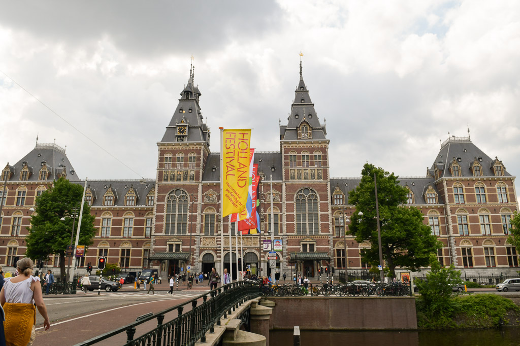 Die Fassade des Rijksmuseum am Museumplein