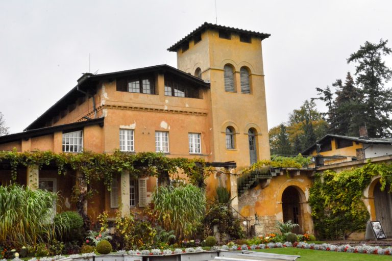 Villa mit Turm