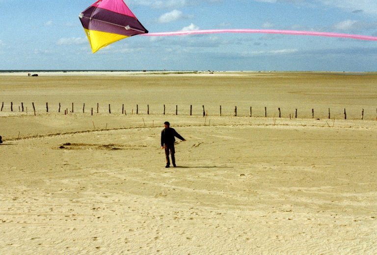 Drachenflieger am weiten Sandstrand von Rømø