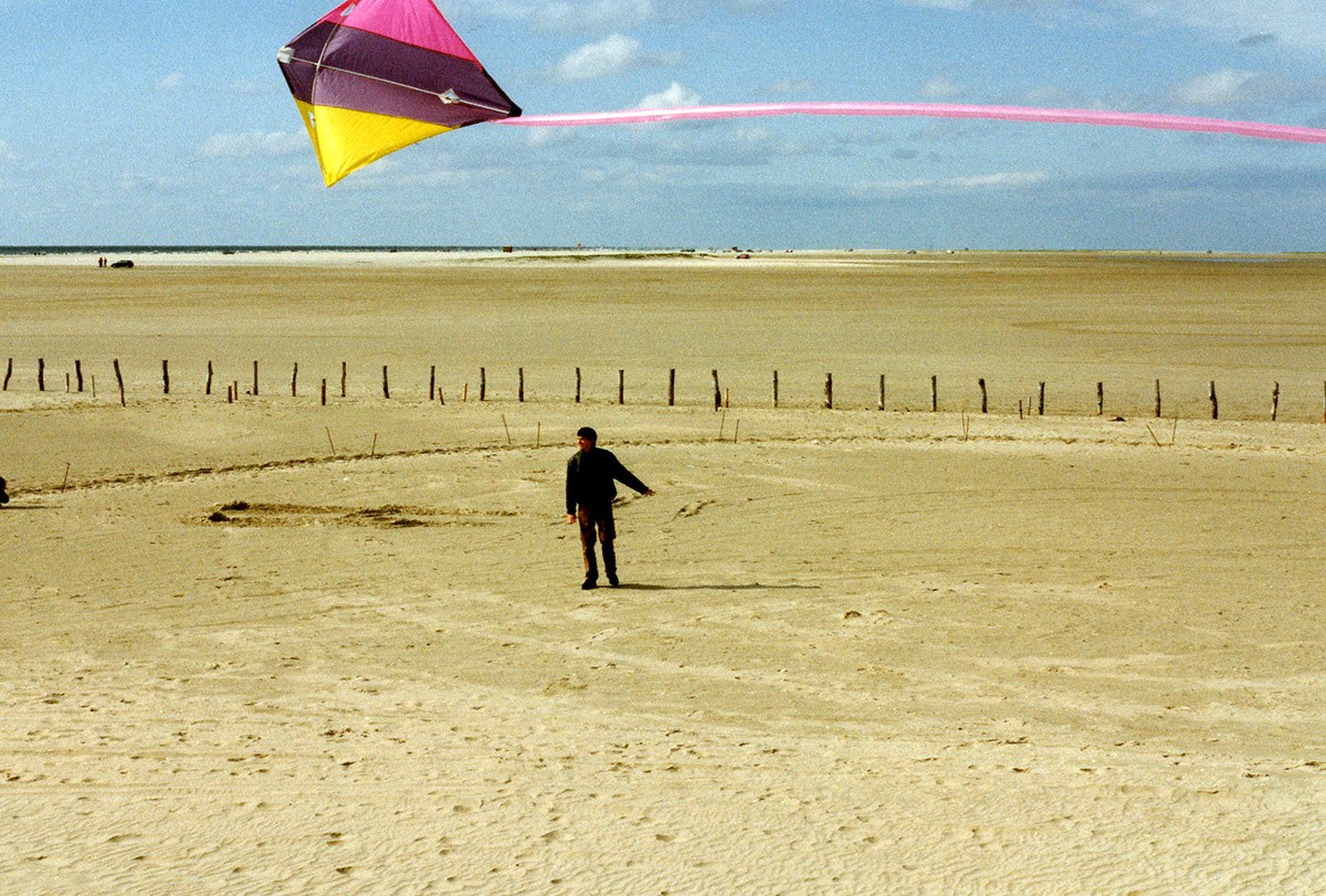 Drachenflieger am weiten Sandstrand von Rømø