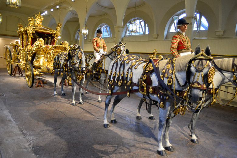 Goldene Kutsche mit Pferdegespann