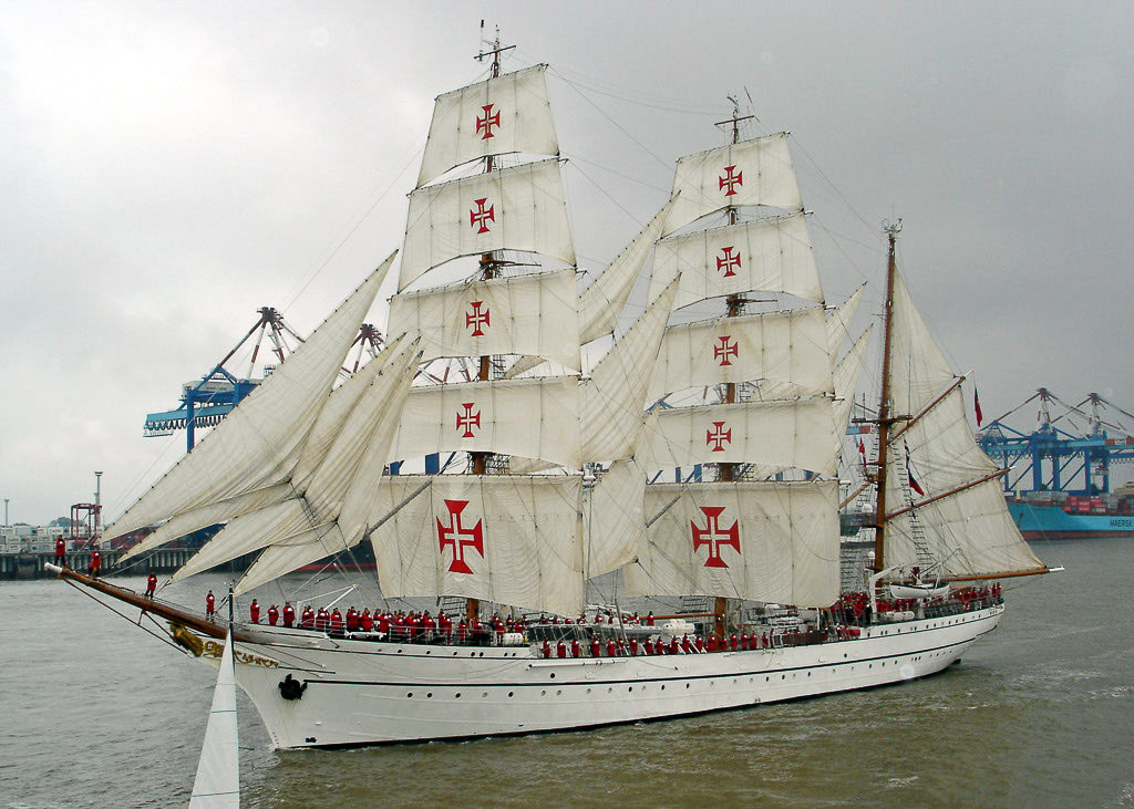 Großsegler unter vollen Segeln