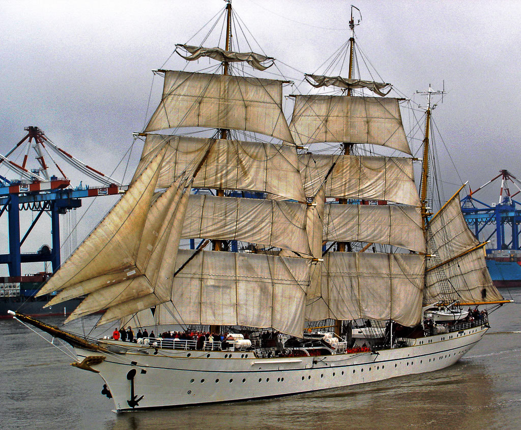 Großsegler unter vollen Segeln